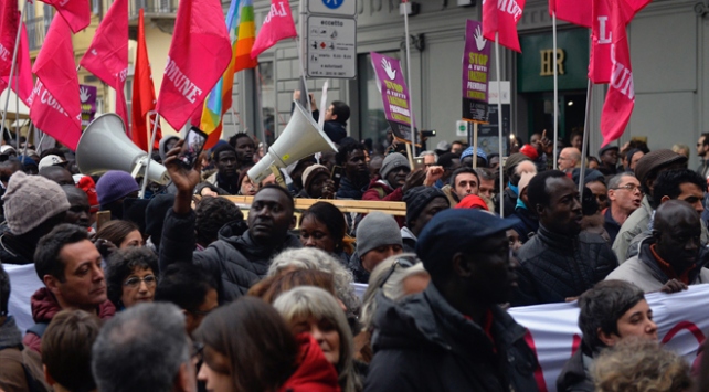 Floransa’da bir siyahinin öldürülmesi protesto edildi