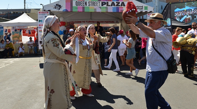 Melbourne’da “Türk Pazar Festivali” renkli görüntülerle başladı