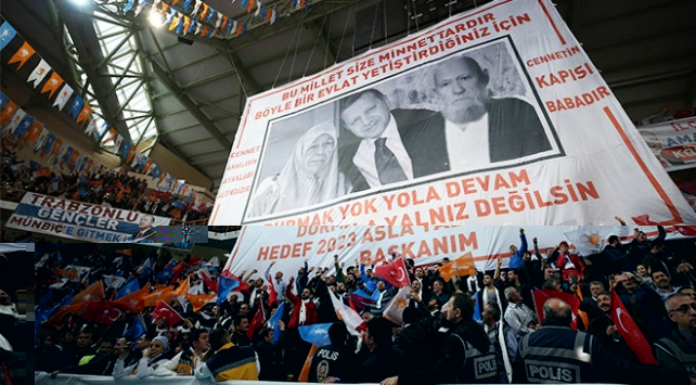 Trabzonluların kongre salonuna astığı poster Cumhurbaşkanı Erdoğan’ı duygulandırdı