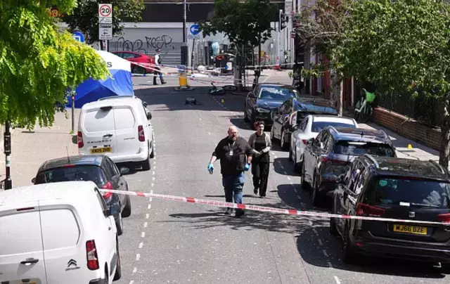 Londra'da 45 yaşındaki Türk vatandaşı sokak ortasında silahla öldürüldü