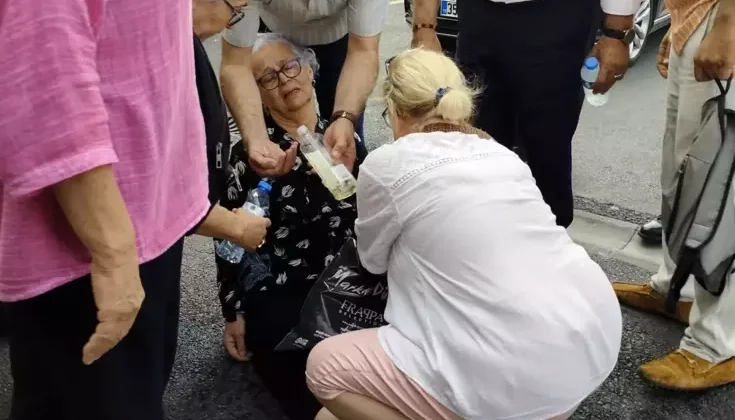 Tutuklu CHP’li başkanın annesi hastane önünde fenalık geçirdi