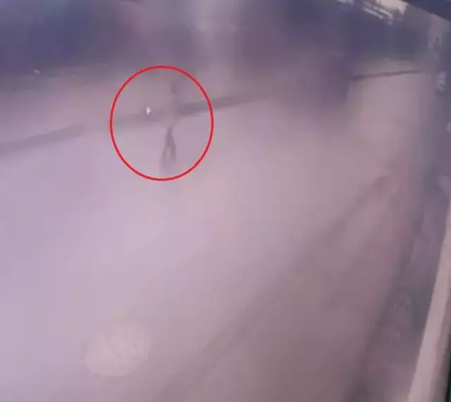 5 yaşındaki oğlunu ölüme böyle götürdü! O yoldan sırılsıklam ve yalınayak döndü 5 yaşındaki oğlunu ölüme böyle götürdü! O yoldan sırılsıklam ve yalınayak döndü